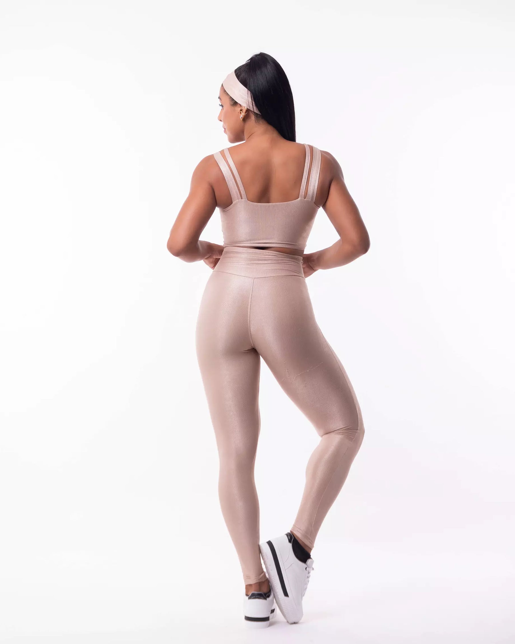 Conjunto canelado de calça cós alto com top alça tripla e faixinha