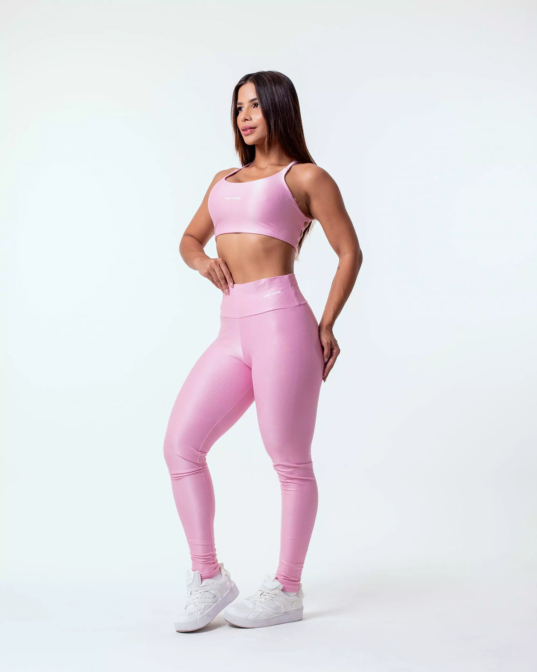 Conjunto canelado alcinha com costas nuas e calça básica