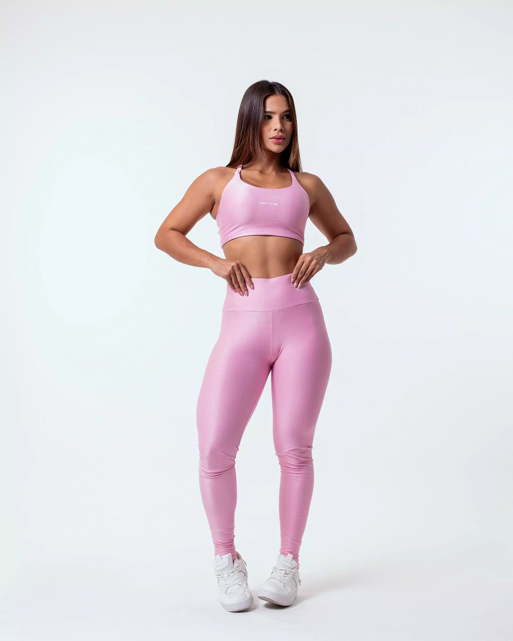 Conjunto canelado alcinha com costas nuas e calça básica