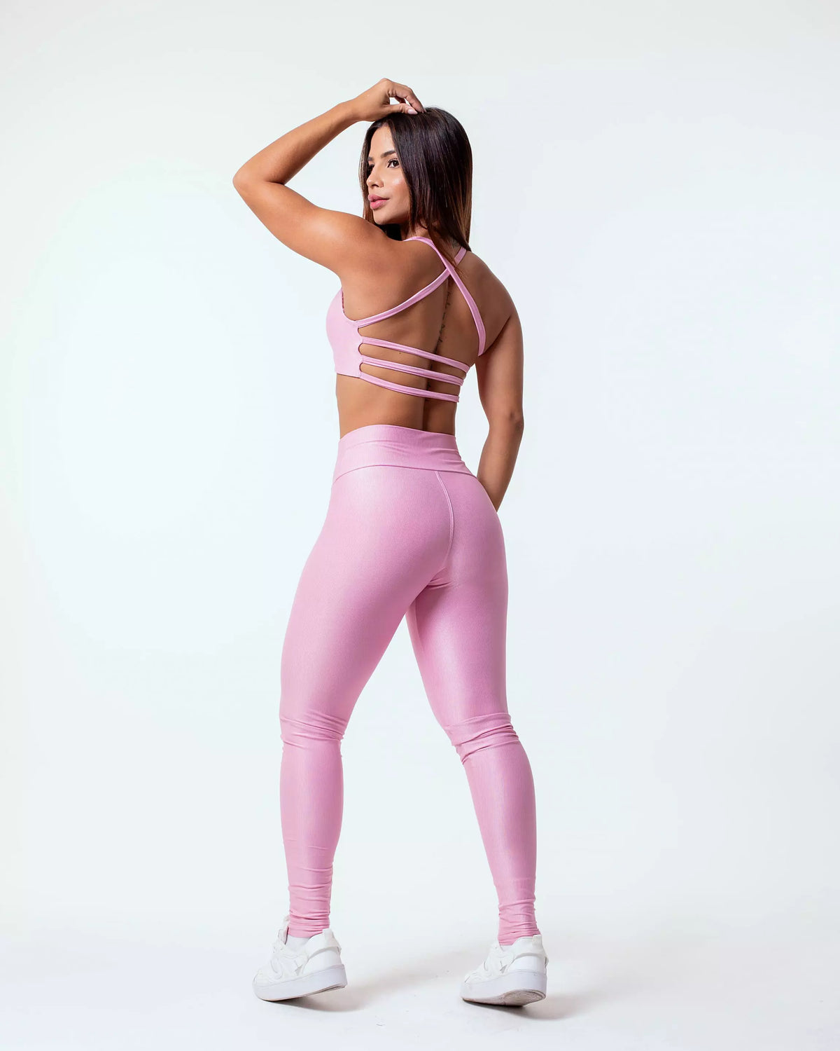 Conjunto canelado alcinha com costas nuas e calça básica