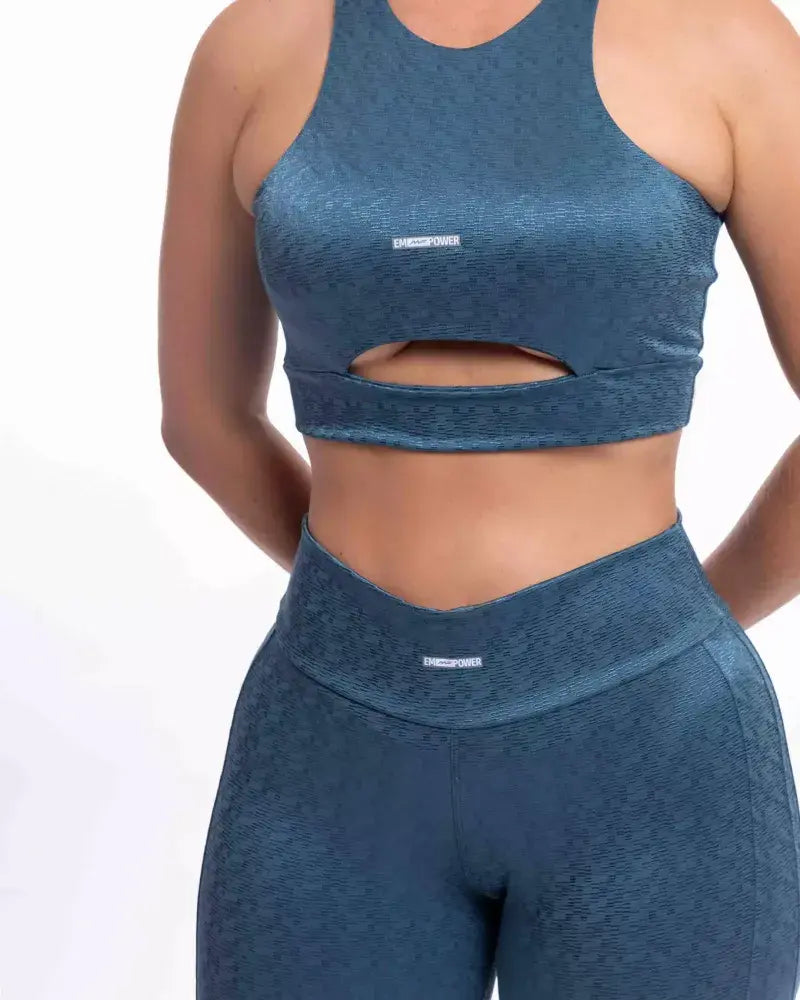 Conjunto canelado brilhoso de top nadador com calça cintura alta