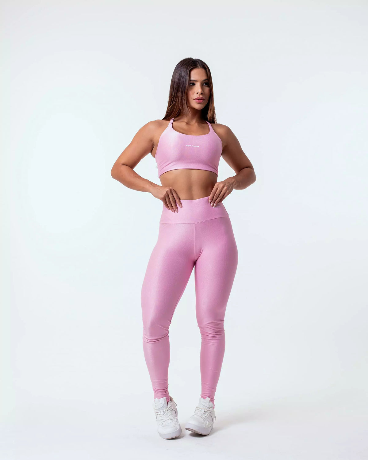 Conjunto canelado alcinha com costas nuas e calça básica