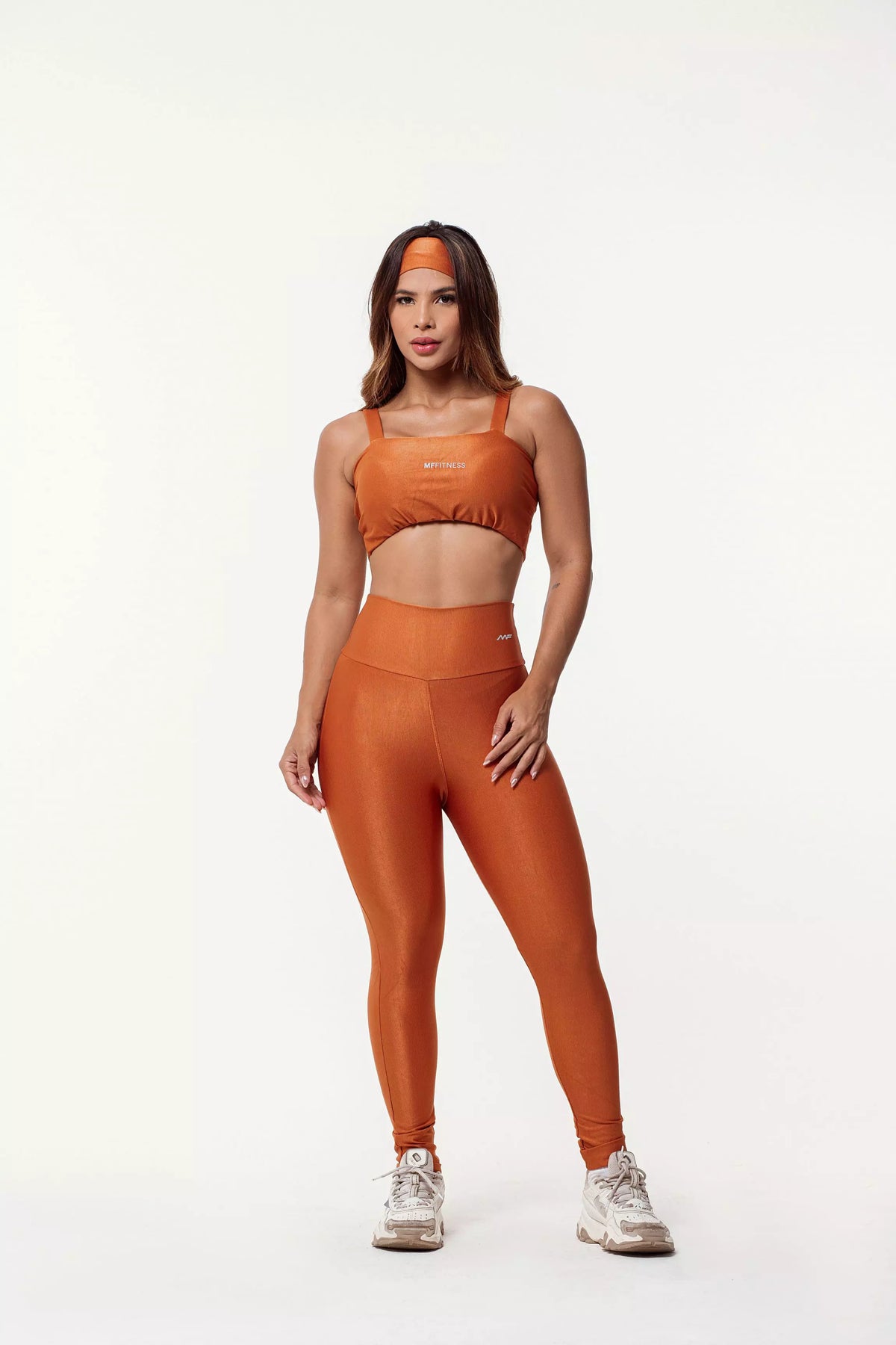 Conjunto canelado de top de alça estilo faixa e calça básica cós alto