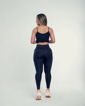 Conjuntinho de croppedzinho alcinha e calça básica com bolsinho